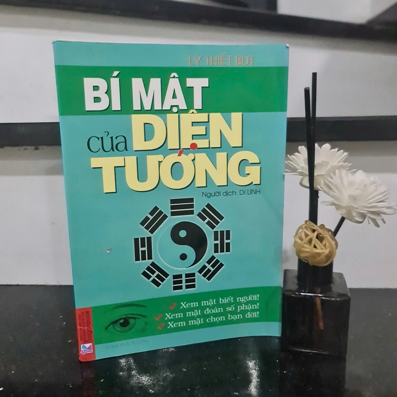 Sách BÍ MẬT CỦA DIỆN TƯỚNG 305278