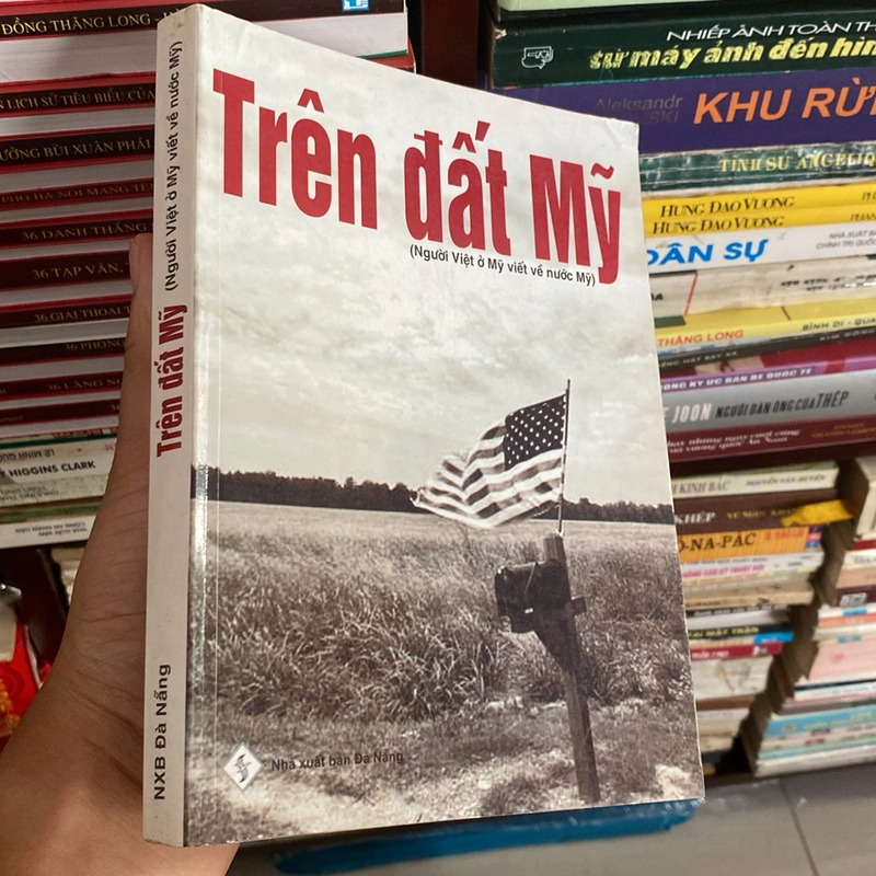 TRÊN ĐẤT MỸ (NGƯỜI VIỆT Ở MỸ VIẾT VỀ NƯỚC MỸ), XUẤT BẢN NĂM 2006 524192