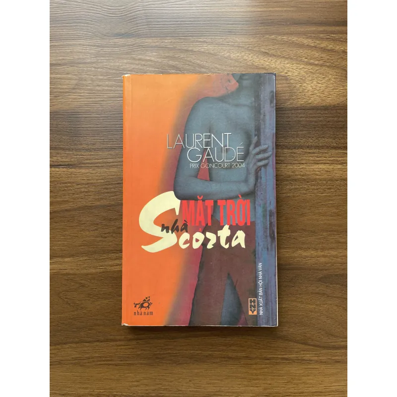 Mặt trời nhà Scozta - Laurent Gaudé 972714