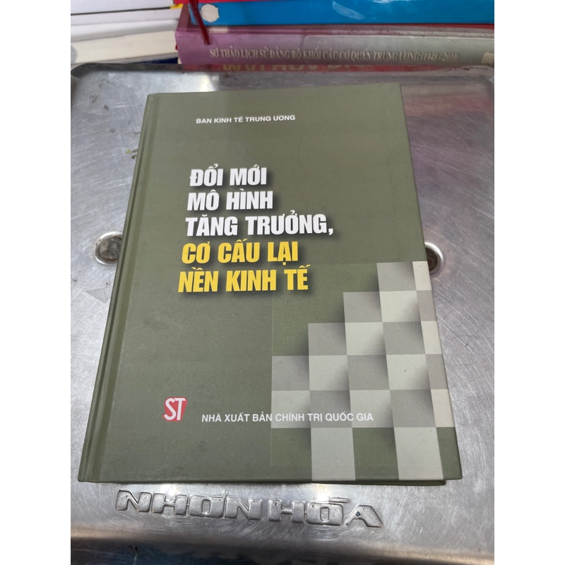 Đổi mới mô hình tăng trưởng cơ cấu lại nền kinh tế - Bìa cứng .61 324910