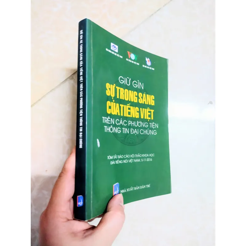 Sách: Giữ gìn sự trong sáng của tiếng Việt trên các phương tiện thông tin đại chúng 719812