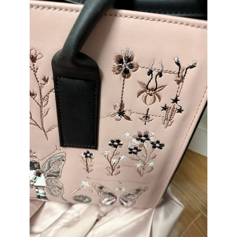 Túi NGAOS, đựng vừa laptop, mới dùng 1-2 lần, màu hồng đen, không chỉ thừa, thêu đẹp 722409