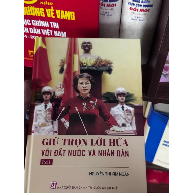 [Có chữ ký] Sách Giữ Trọn Lời Hứa Với Đất Nước Và Nhân Dân - Nguyễn Thị Kim Ngân 929383