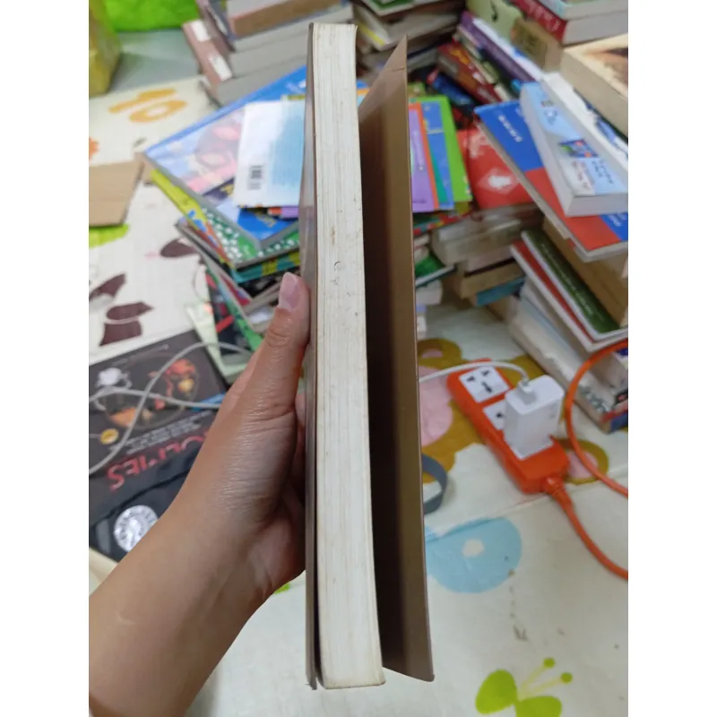 Giữa Miền Đất Ấy  . 960716