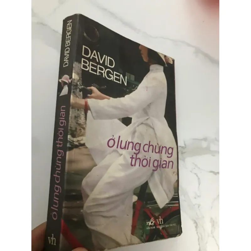 Ở lưng chừng thời gian - David Bergen 600185