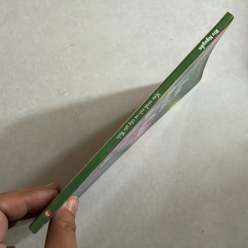 Mưa cánh mối và cây sáo thiếc - Riv Nguyễn 783555