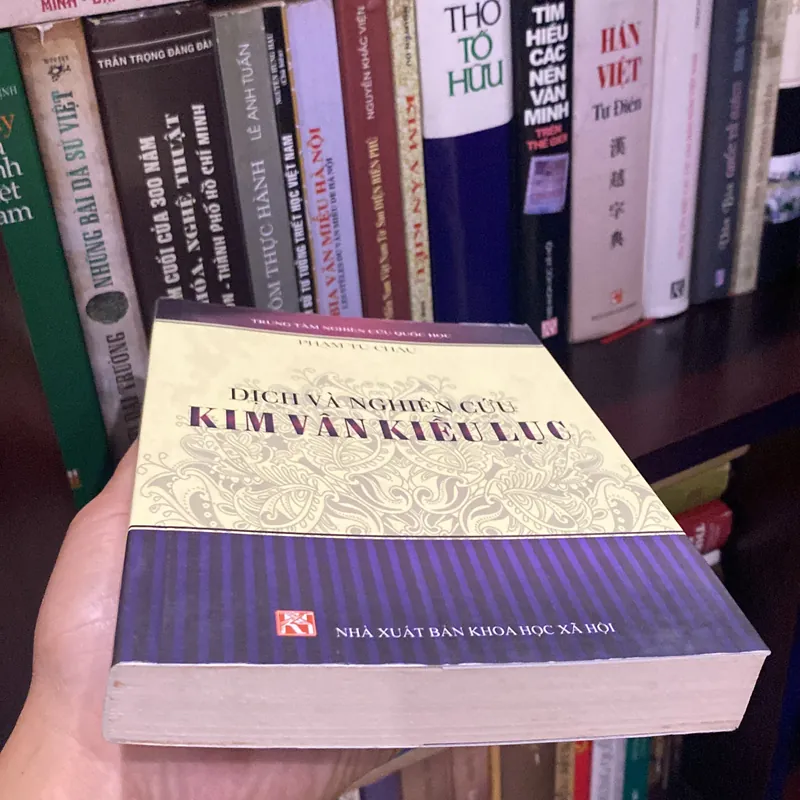 DỊCH VÀ NGHIÊN CỨU KIM VÂN KIỀU LỤC 699289
