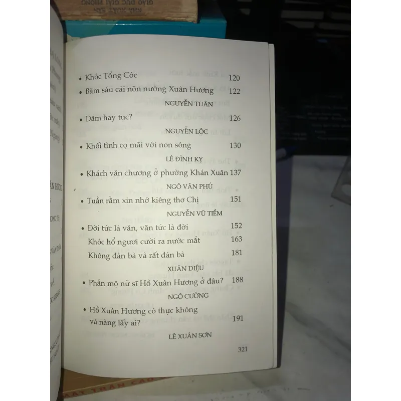 Hồ Xuân Hương thơ và đời 1056706