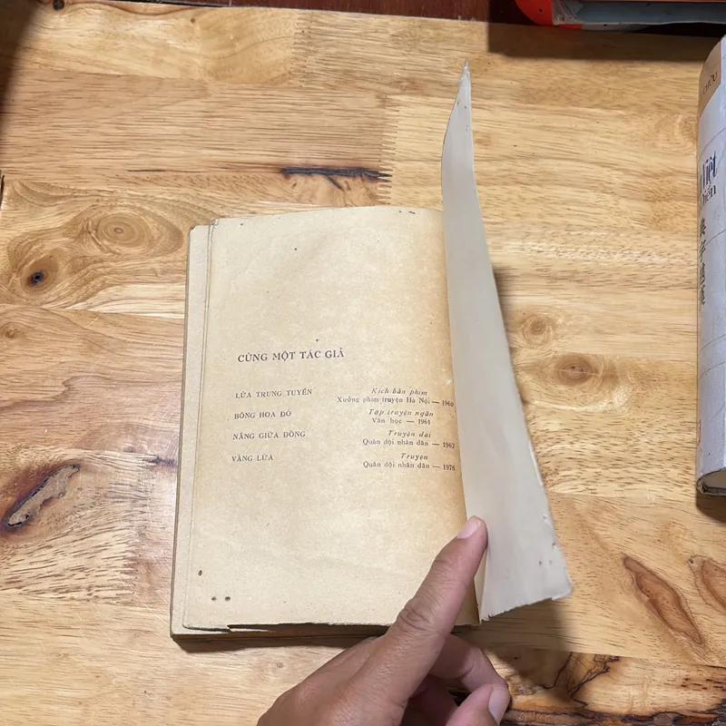 II Sách Xưa: Vàng Lửa (Truyện) - Văn Dân - 1978 694106