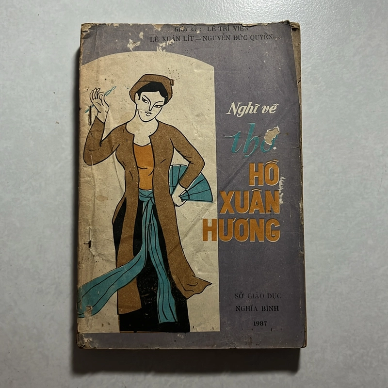 Nghĩ về thơ Hồ Xuân Hương — G.S Lê Trí Viễn — 1987s 496687