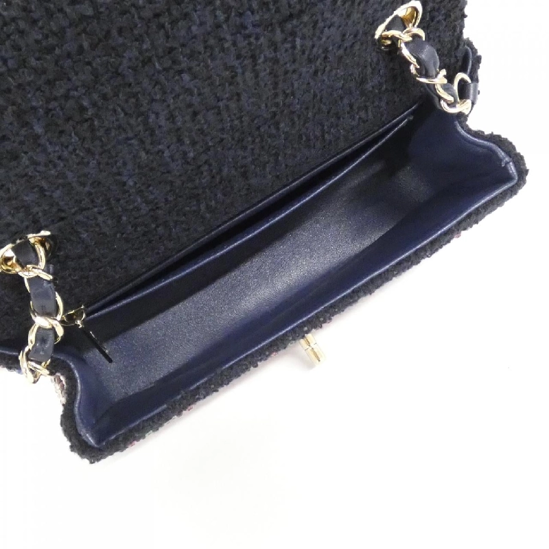 Túi xách chéo Chanel 69900 611687