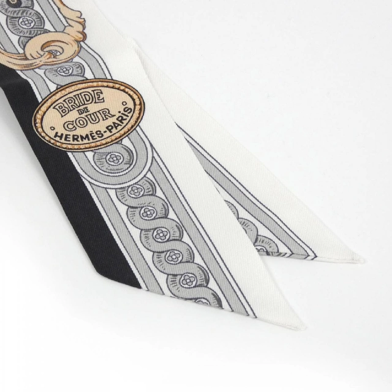 Khăn quàng cổ BRIDE DE COUR của Hermès 061517S 623508