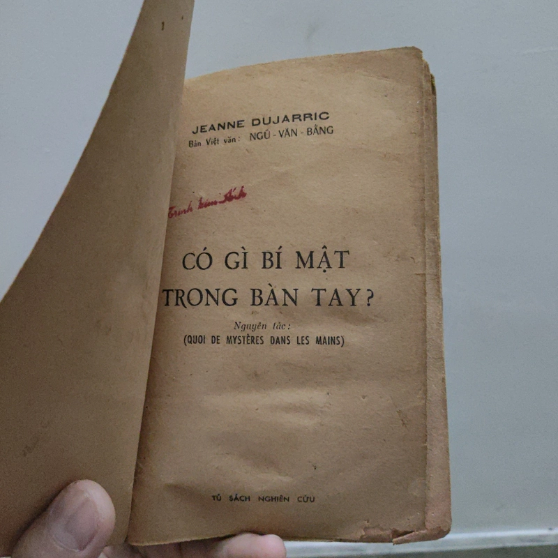 Có Gì Bí Mật Trong Bàn Tay - Jeanne Dujarric 526409