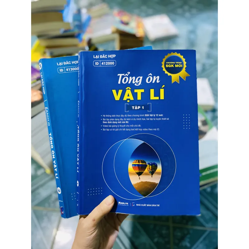 Tổng ôn Vật lí tập 1,2 (Chương trình mới) của Moon.vn 752304