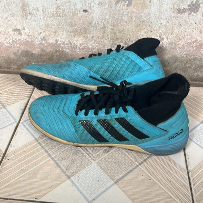 Giày bóng đá Predator 473754