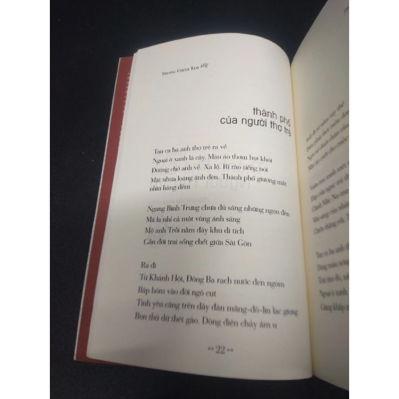 Tình yêu rất bận lên đường mới 70% bẩn có mộc và ký tên 2016 HCM2105 Trương Chính Tâm SÁCH VĂN HỌC 914344