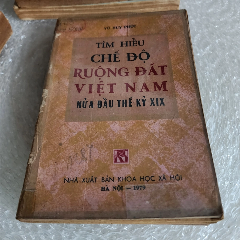 Tìm hiểu chế độ ruộng đất Việt nam nửa đầu thế kỷ XIX | Vũ huy phúc | 1979 529244