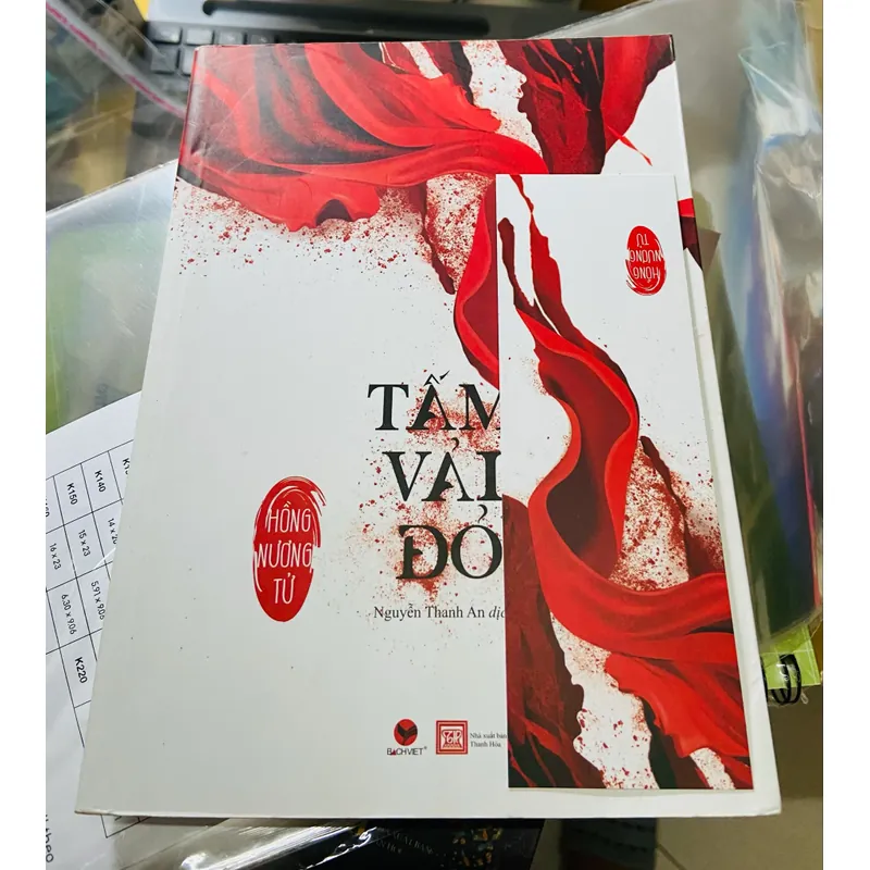 Tấm vải đỏ  574479