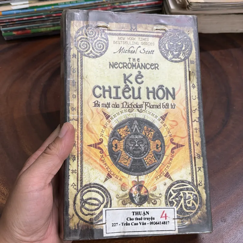 II Kẻ Chiêu Hồn, Bí Mật Của Nicholas Flamel Bất Tử - Michael Scott - 2011 998077