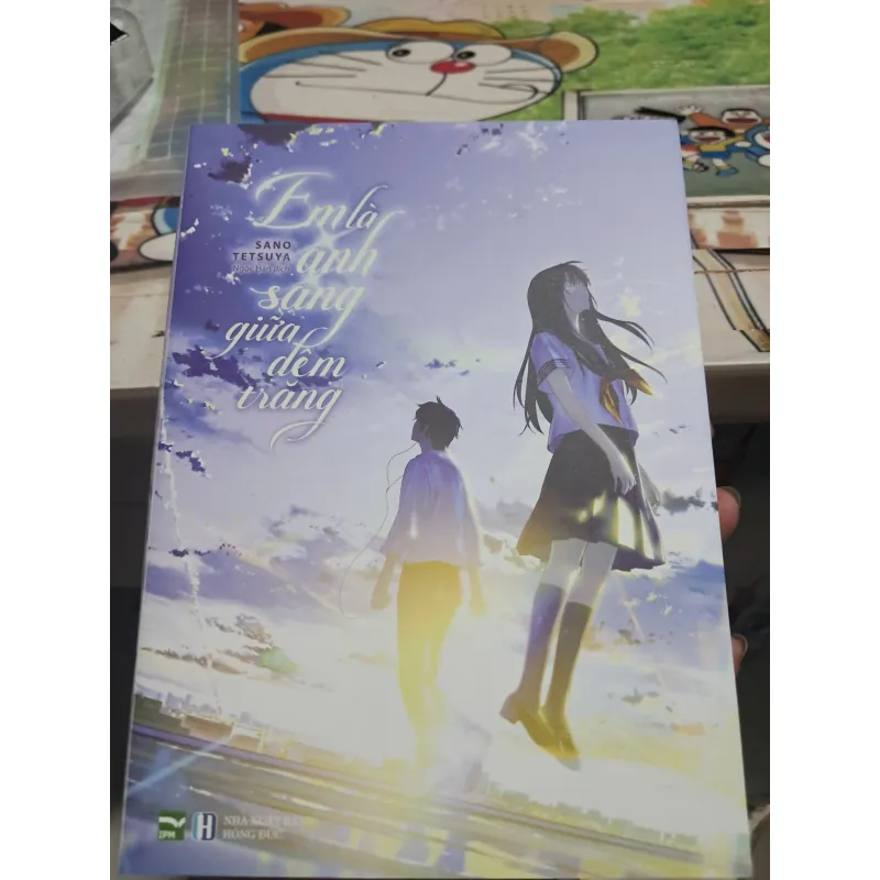 Em là ánh sáng giữa đêm trăng 1031650