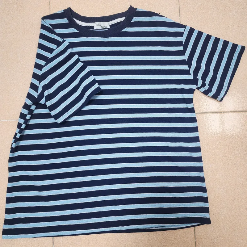 Áo T-shirt kẻ sọc đen - xanh 711677