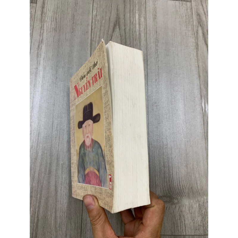 Sách đến với thơ nguyễn trãi. 999 471221