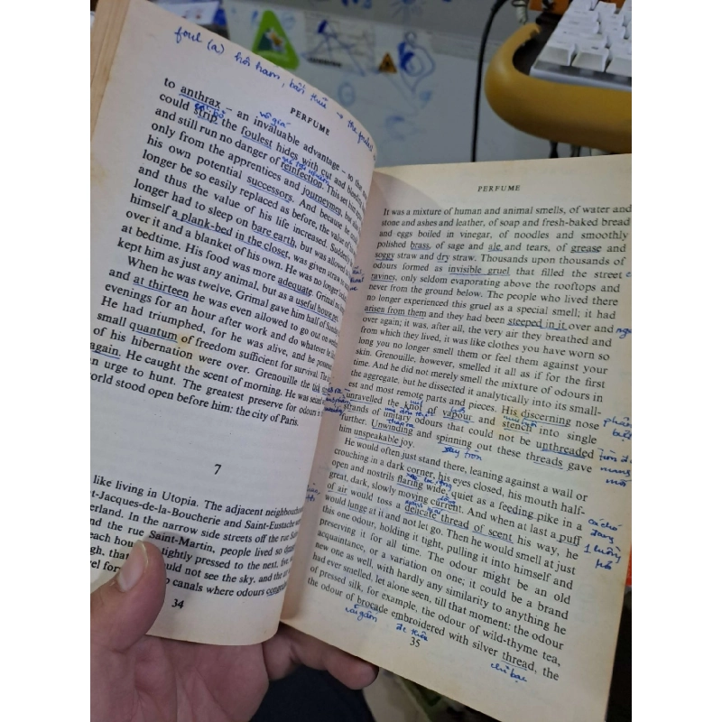 Perfume the story of a murderer mới 80% có viết vài trang đầu ENGLISH BOOKS HCM1809 923769