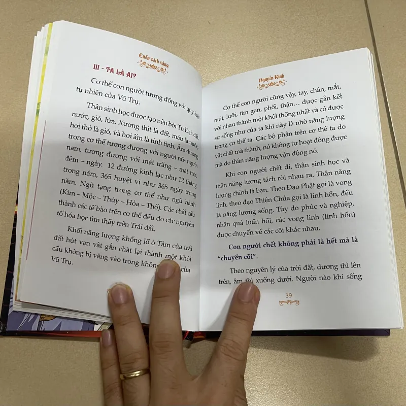 Cuốn sách vàng - Nguyễn Kính (c47) 996601