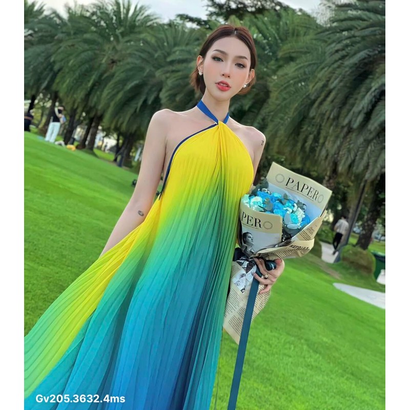 Đầm maxi loang màu dập ly cổ yếm xoắn 138845