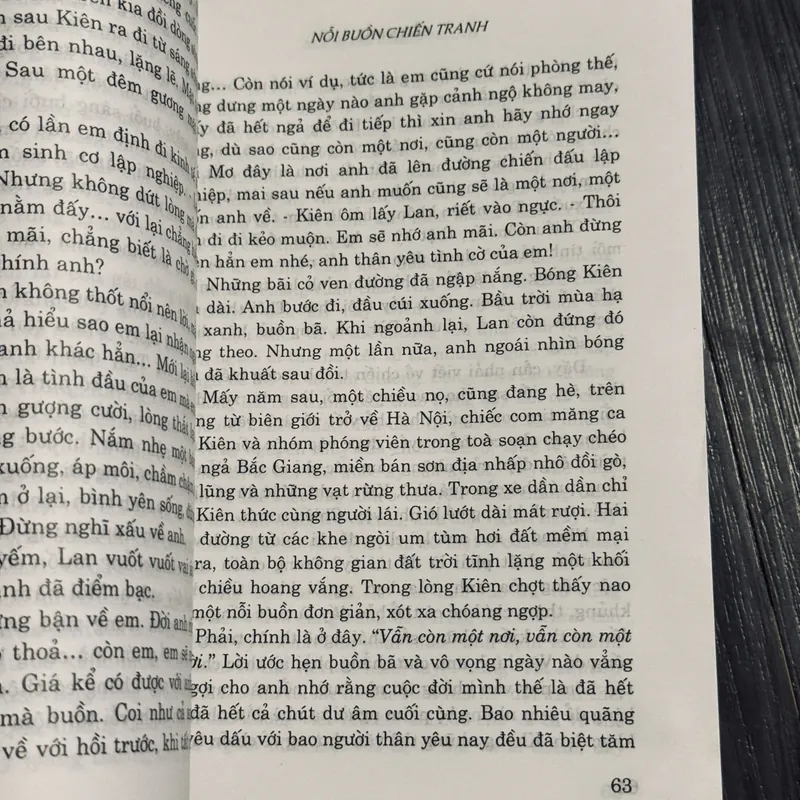 Nỗi buồn chiến tranh song ngữ Anh - Việt 577009