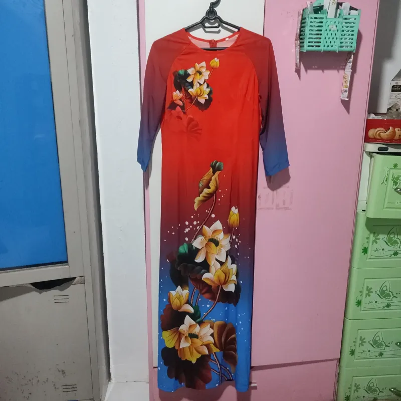 Áo dài hoa sen đỏ 972430