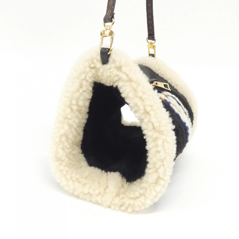 Túi xách vai Louis Vuitton Mansion Mouton Teddy M76564 612934