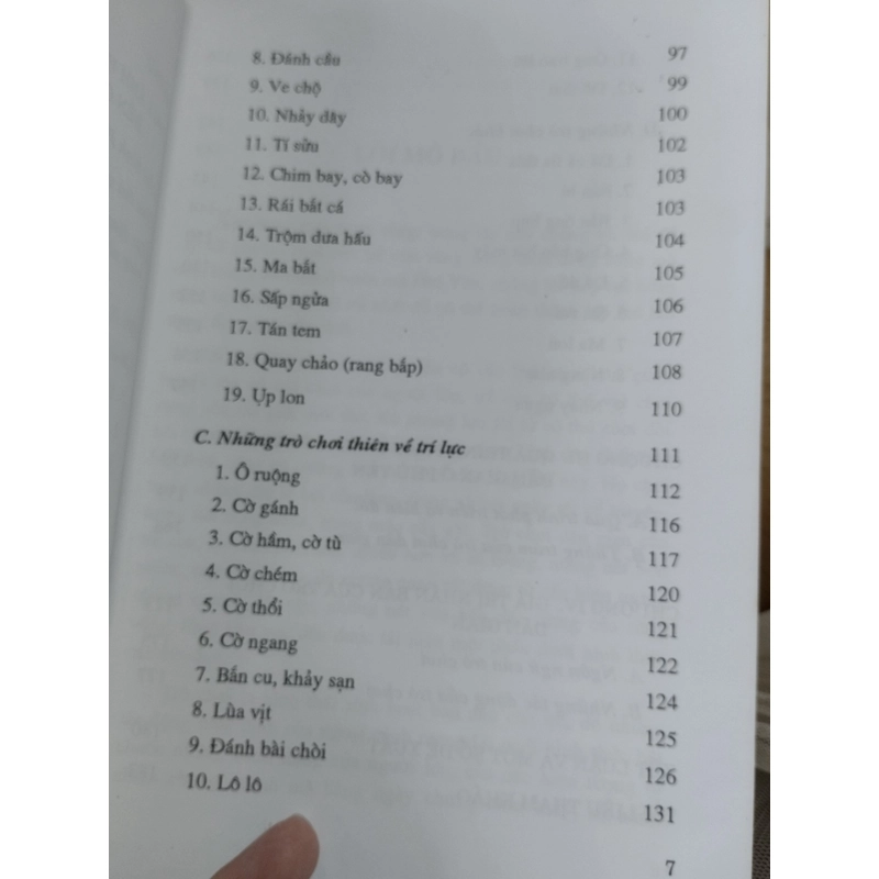 cuốn sách "Trò chơi dân gian vùng nông thôn Phú Yên" của tác giả Đoàn Việt Hùng, 525240
