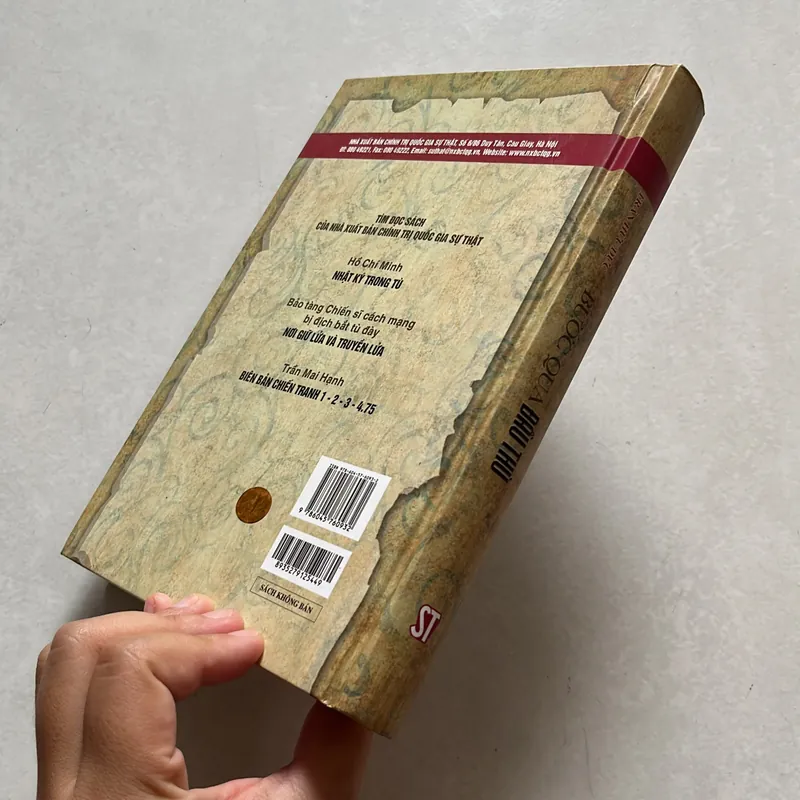 Bước qua đầu thù - Trần Hữu Dực  623197