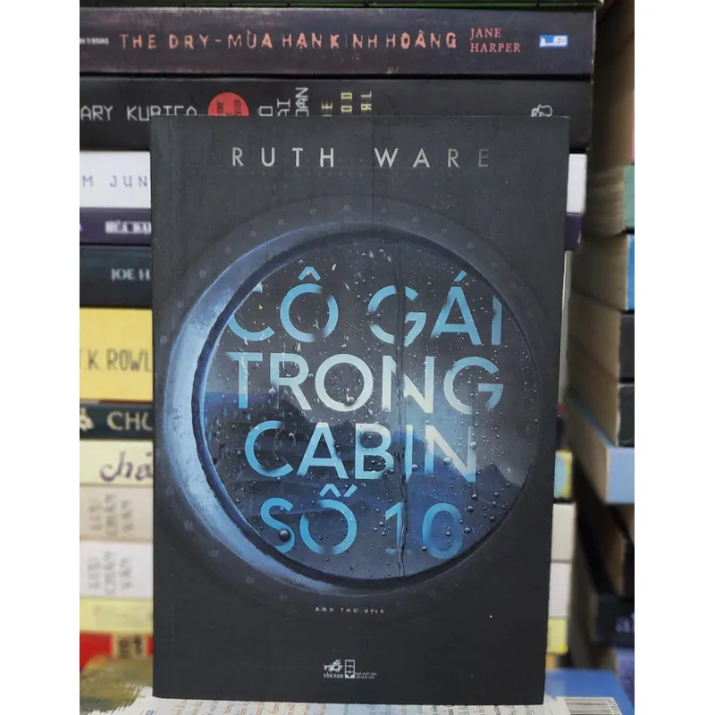 Tiểu thuyết trinh thám & kinh dị của Ruth Ware: CÔ GÁI TRONG CABIN SỐ 10 (454 trang) 735676