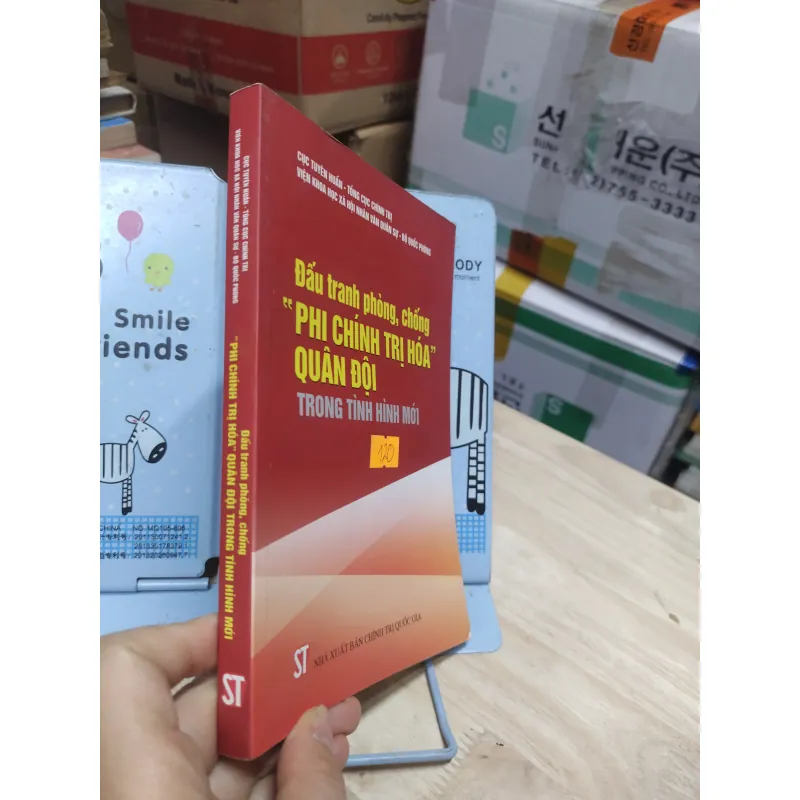 Sách: Đấu tranh phòng, chống " Phi chính trị hoá" quân đội trong tình hình mới (A2) 934854