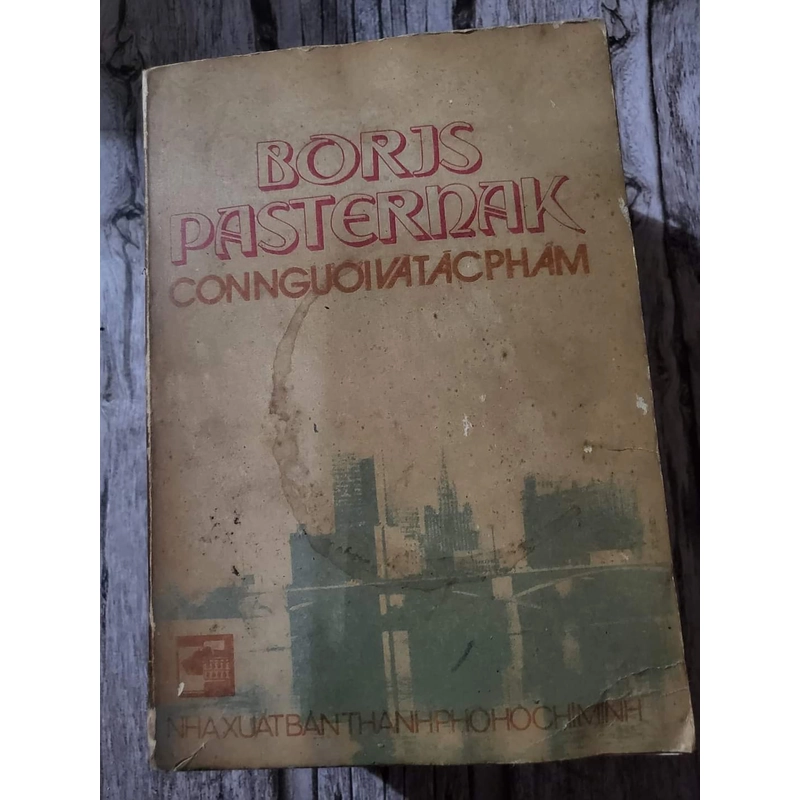 Boris Pasternak 
Sách dày 1.100 trang; xb 1989

 215105