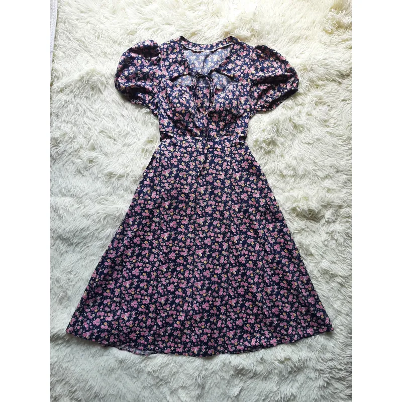 Đầm hoa nhí tay ngắn, kiểu dáng chữ A size S,M chưa qua sử dụng 934724