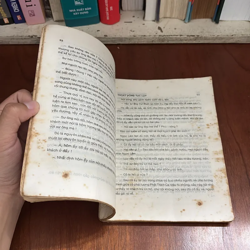 II Sách Phật Giáo: Thoát Vòng Tục Luỵ - Quảng Độ (Dịch Giả) - PL. 2521 • 1977 631392