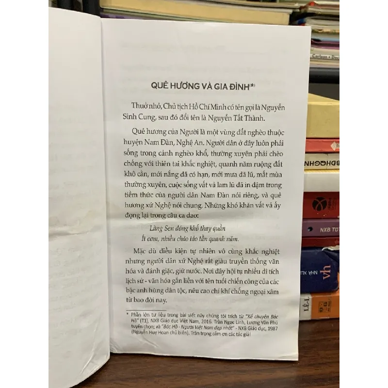Tấm gương Bác – Quê hương nghĩa nặng tình sâu – TS. Đào Thị Lệ Hằng, Trần Trung Hiếu 589463