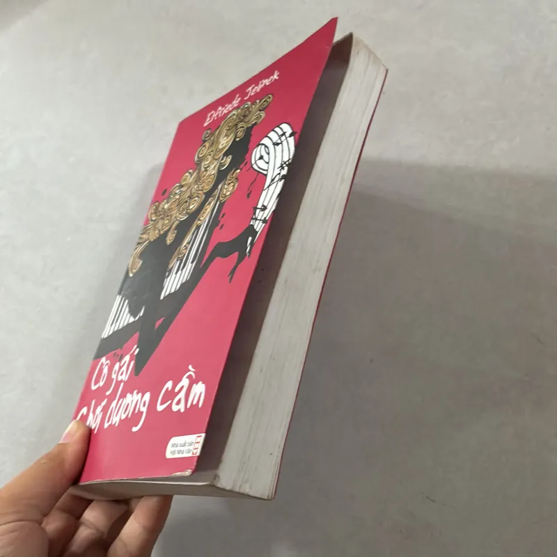 Cô gái chơi dương cầm 735946