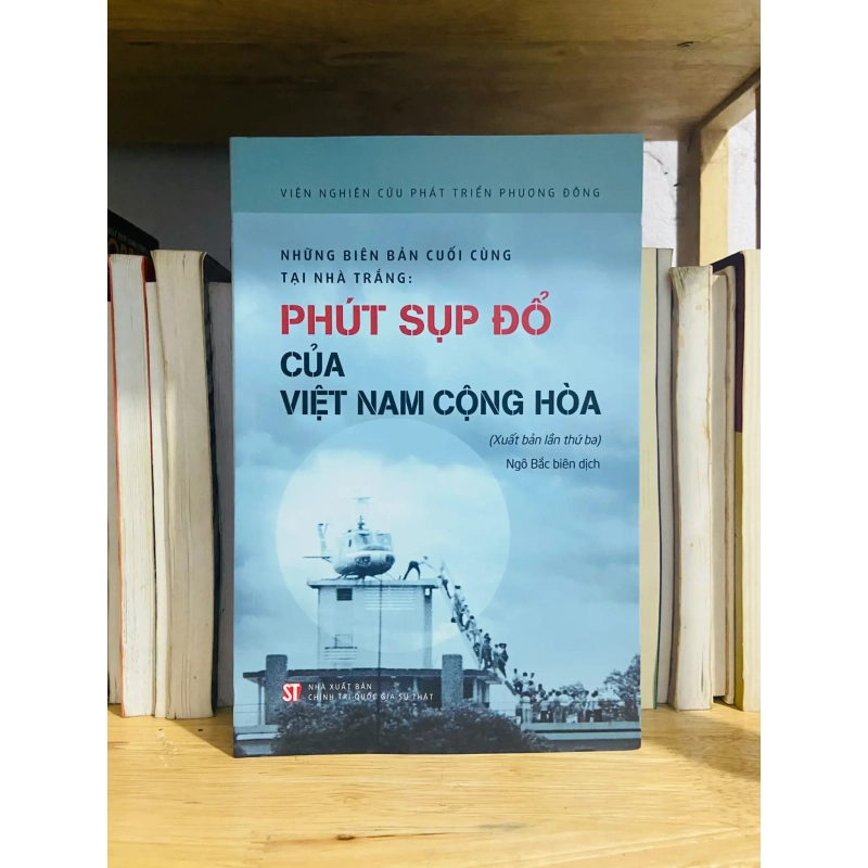 (Sách cũ SCGR) Phút sụp đổ của Việt Nam Cộng Hòa - Lịch sử VAVOBXN-CT8 Blogmeo090426 1014846