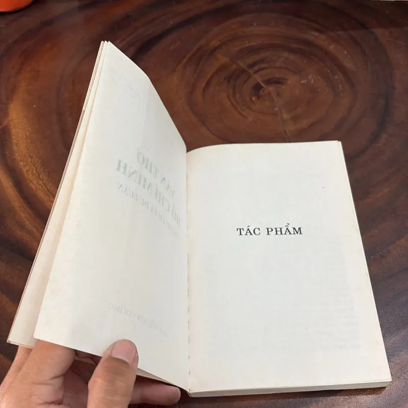 II Văn Học: Văn Thơ Hồ Chí Minh _ Tác Phẩm Và Dư Luận - 2002 999256