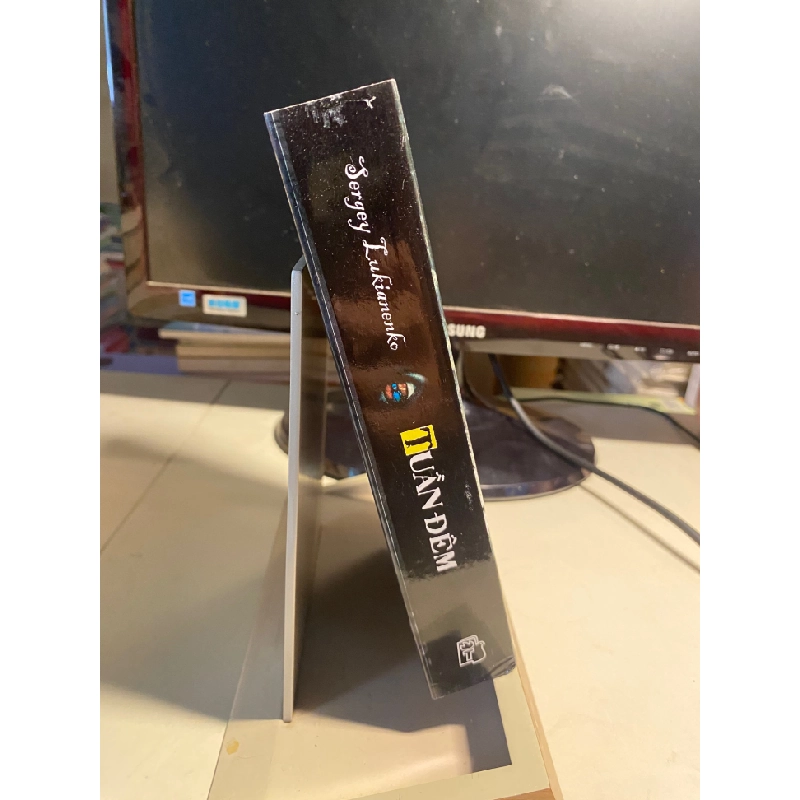 TUẦN ĐÊM- tiểu thuyết kỳ ảo -Tác giả: Sergey Lukianenko -NxB Trẻ, năm XB 2010 -Khổ sách: 13x19cm,Số trang: 62 -Sách lưu kho giấy trắng, mới,đẹp 445711