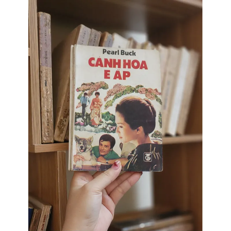 Pearl Buck - CÁNH HOA E ẤP 703883