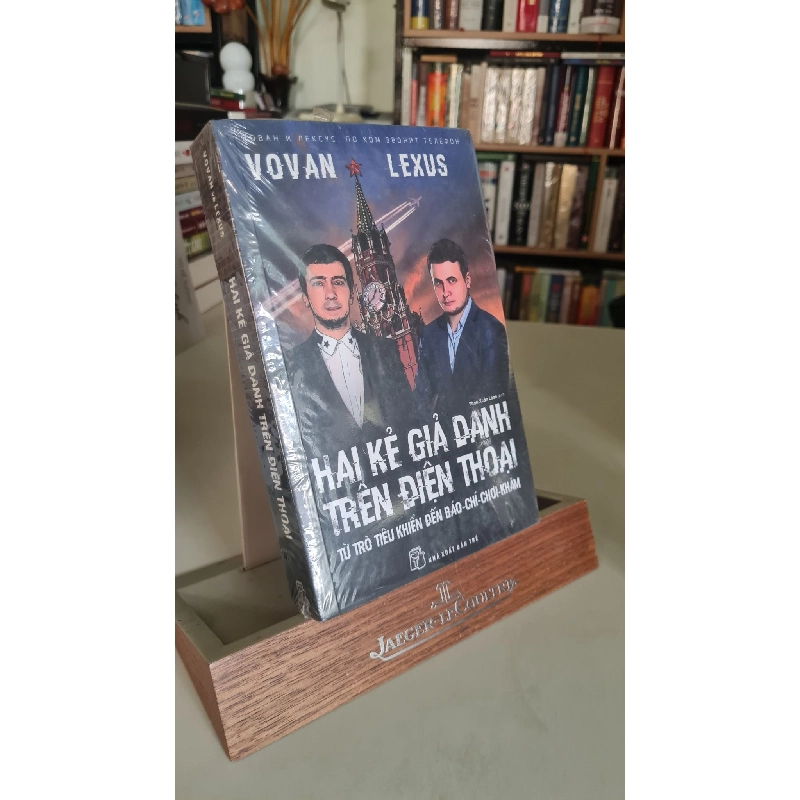 Hai kẻ giả danh trên điện thoại - VoVan và Lexus Sách văn học STB0302 908764
