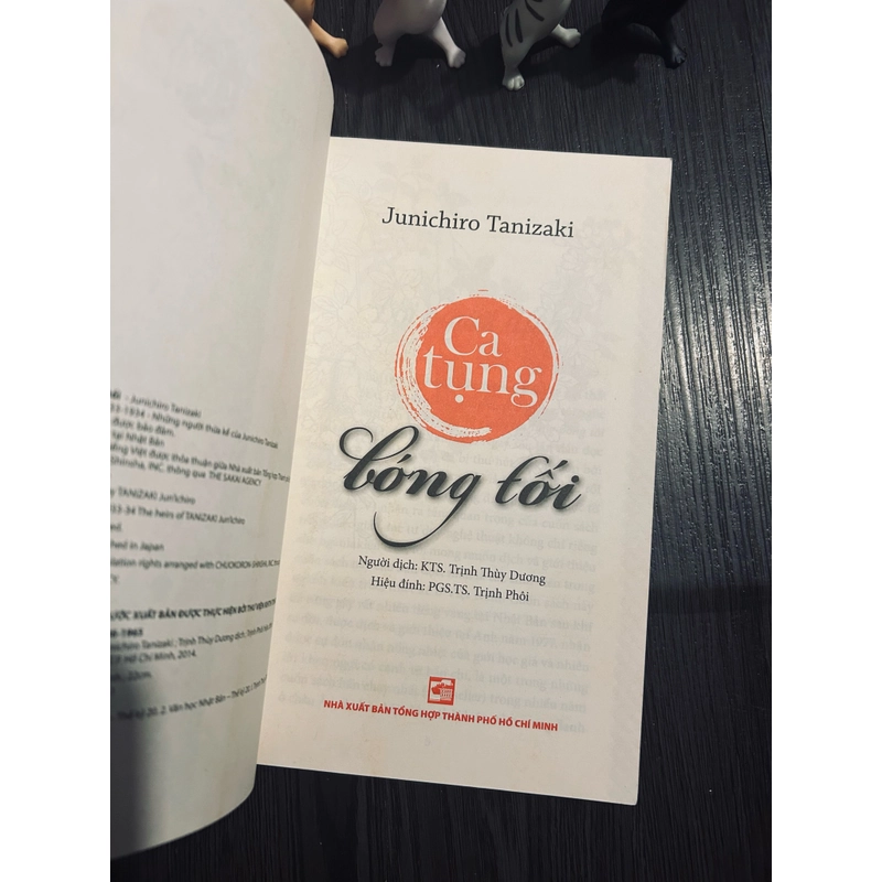 Ca tụng bóng tối 381954