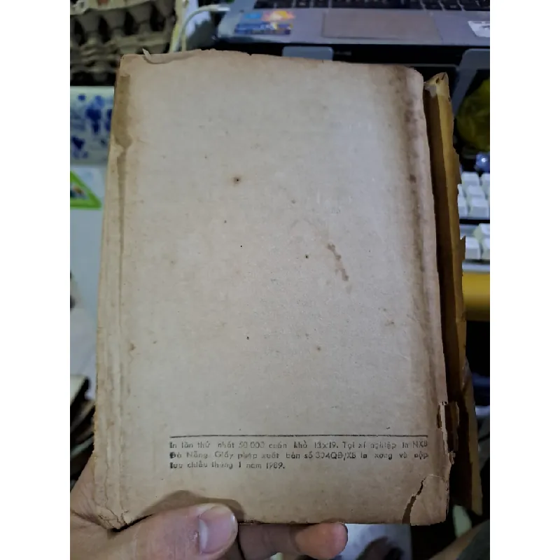 Hòn đảo 30 chiếc quan tài mới 70% ố rách bìa Văn học nước ngoài HCM1709 559936