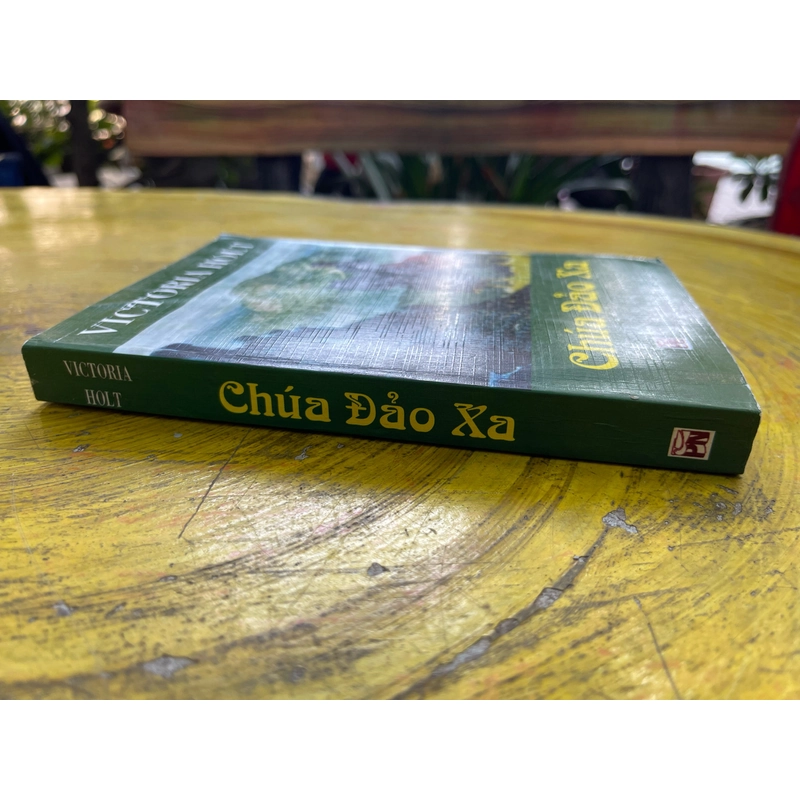 CHÚA ĐẢO XA- victoria holt 537573