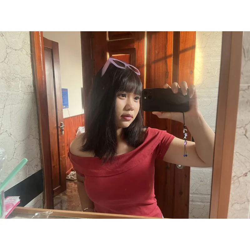 áo trễ vai màu đỏ,no brand,size m-l,tình trạng:mặc được 1lần 674316